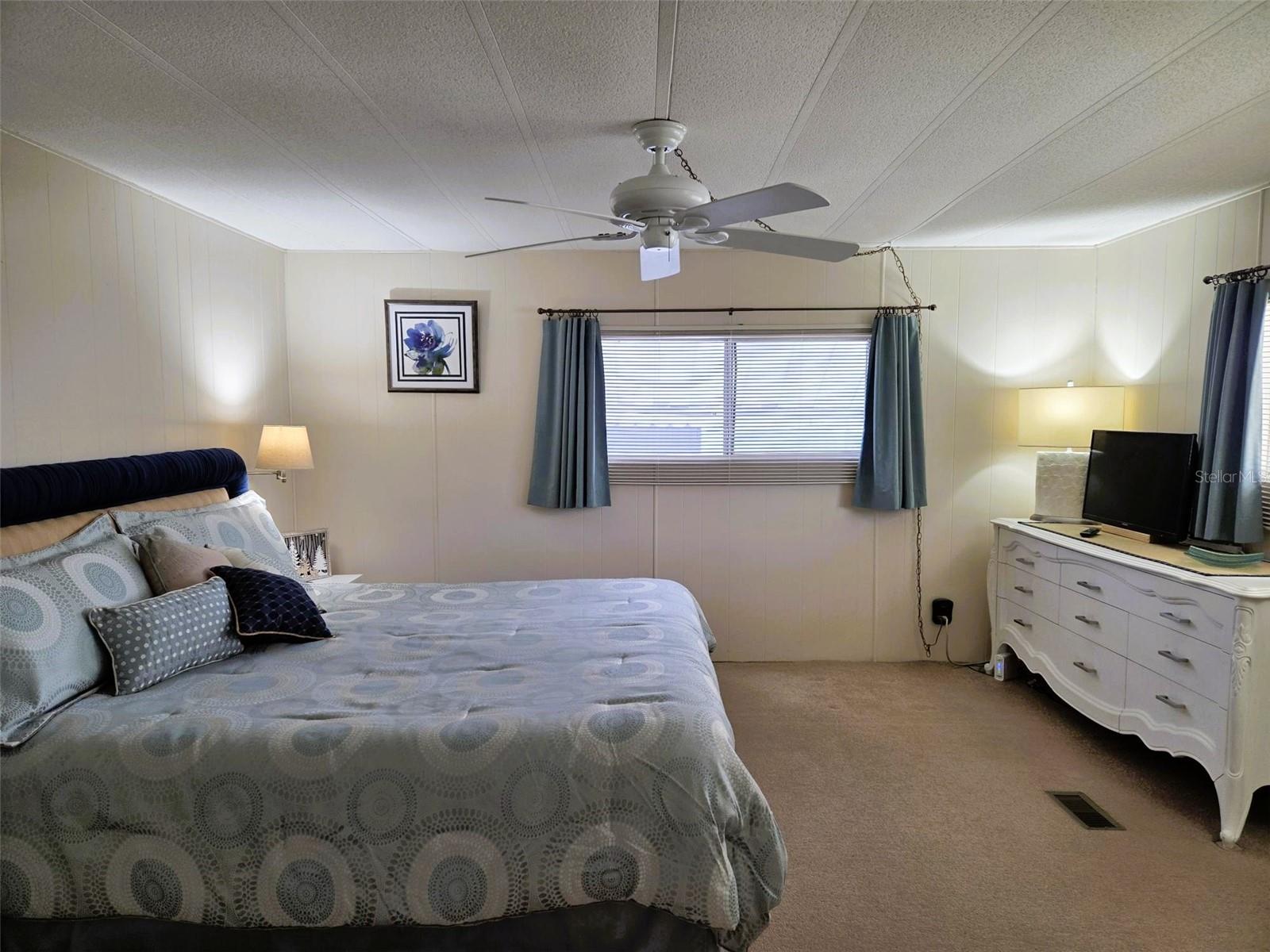 OAKWOOD MANOR - Residential