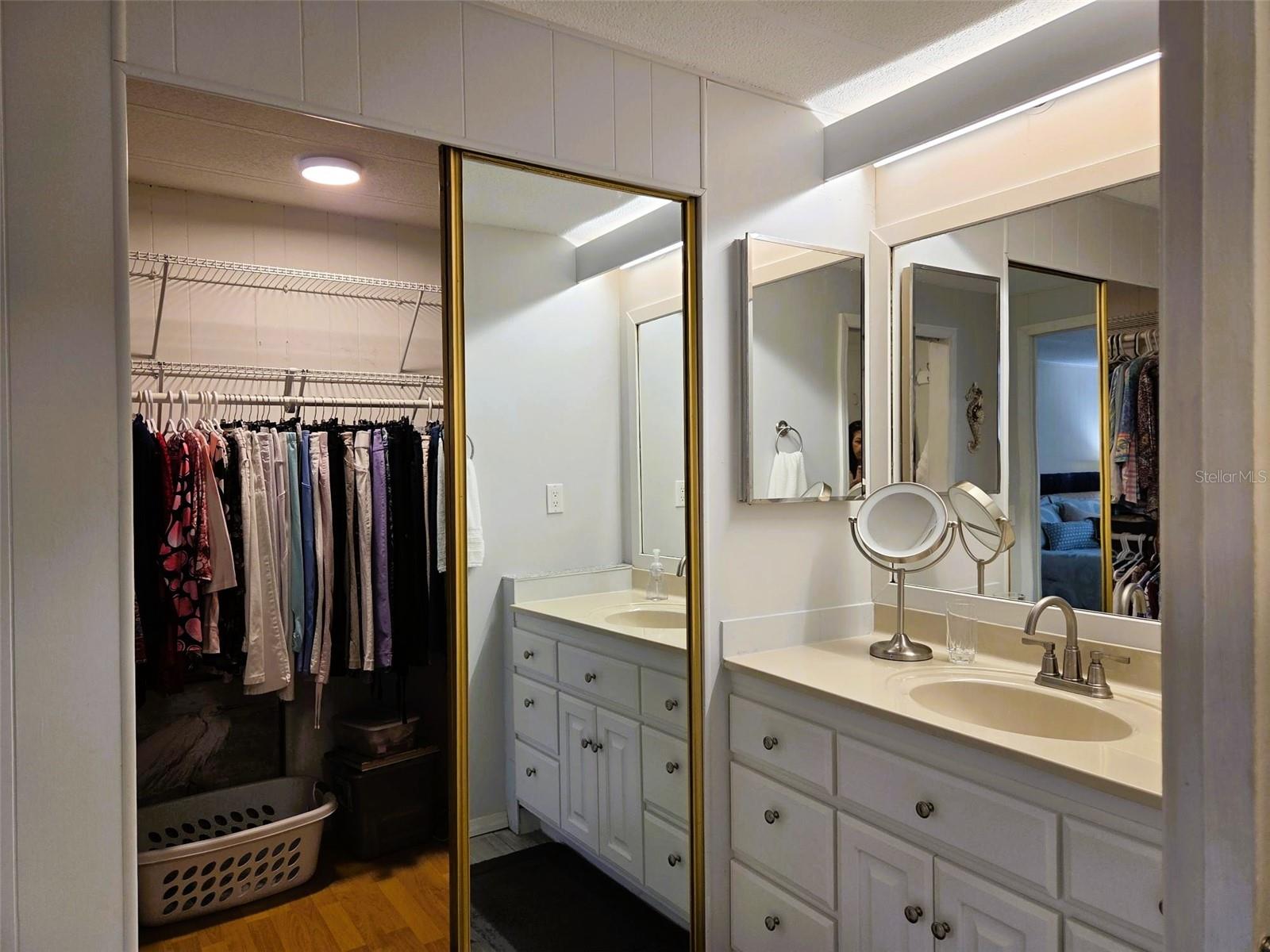 OAKWOOD MANOR - Residential