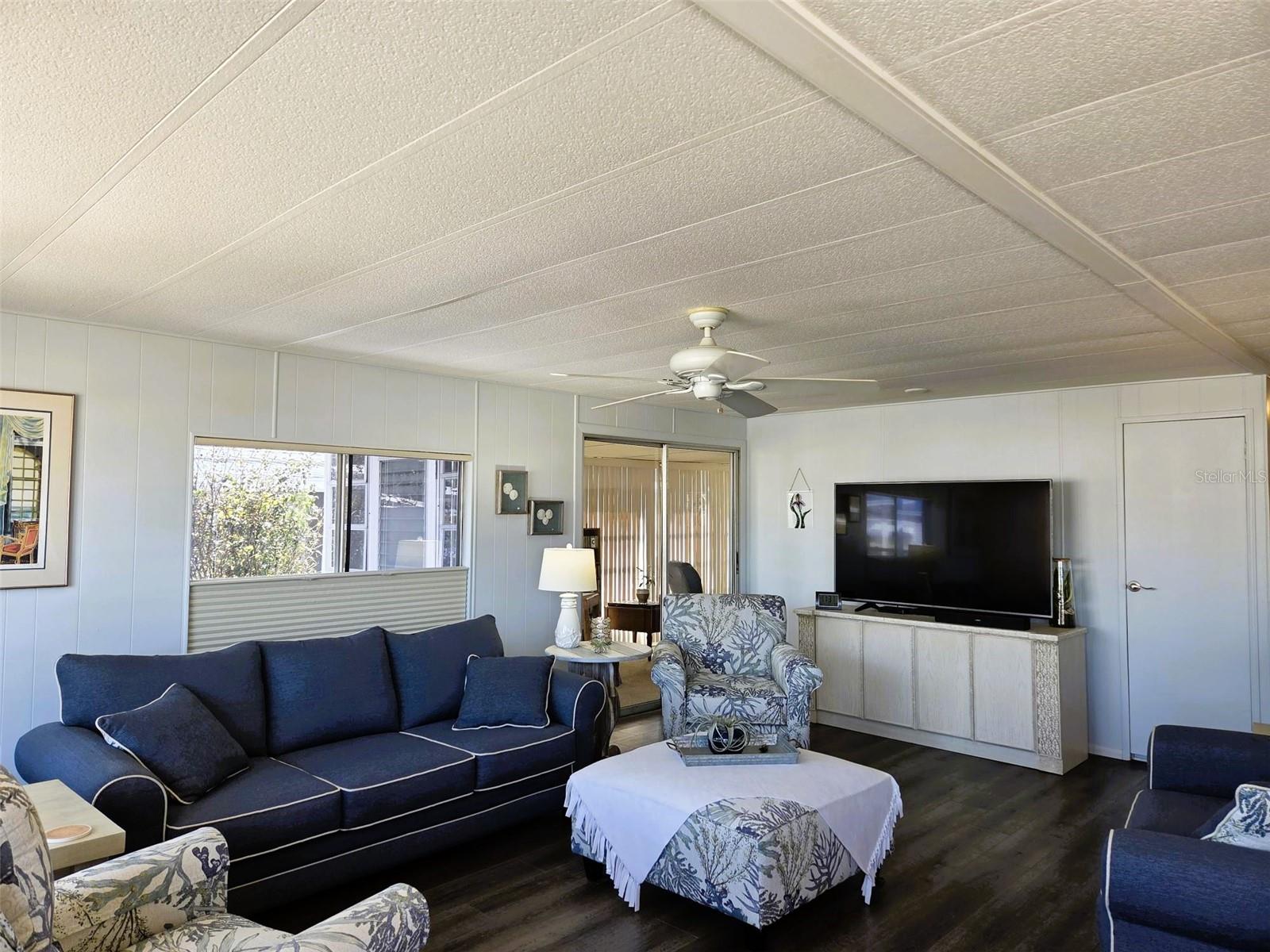 OAKWOOD MANOR - Residential