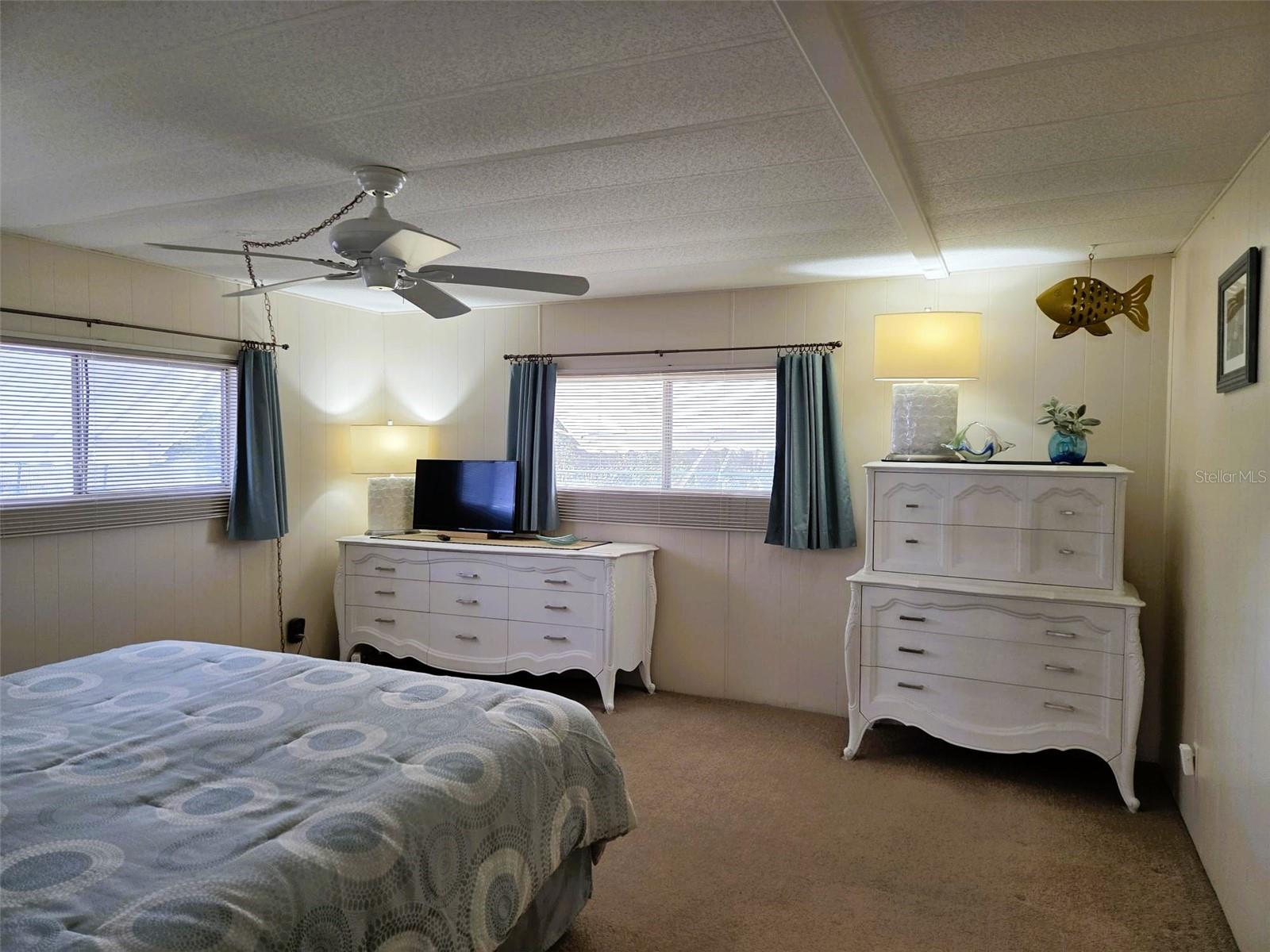 OAKWOOD MANOR - Residential