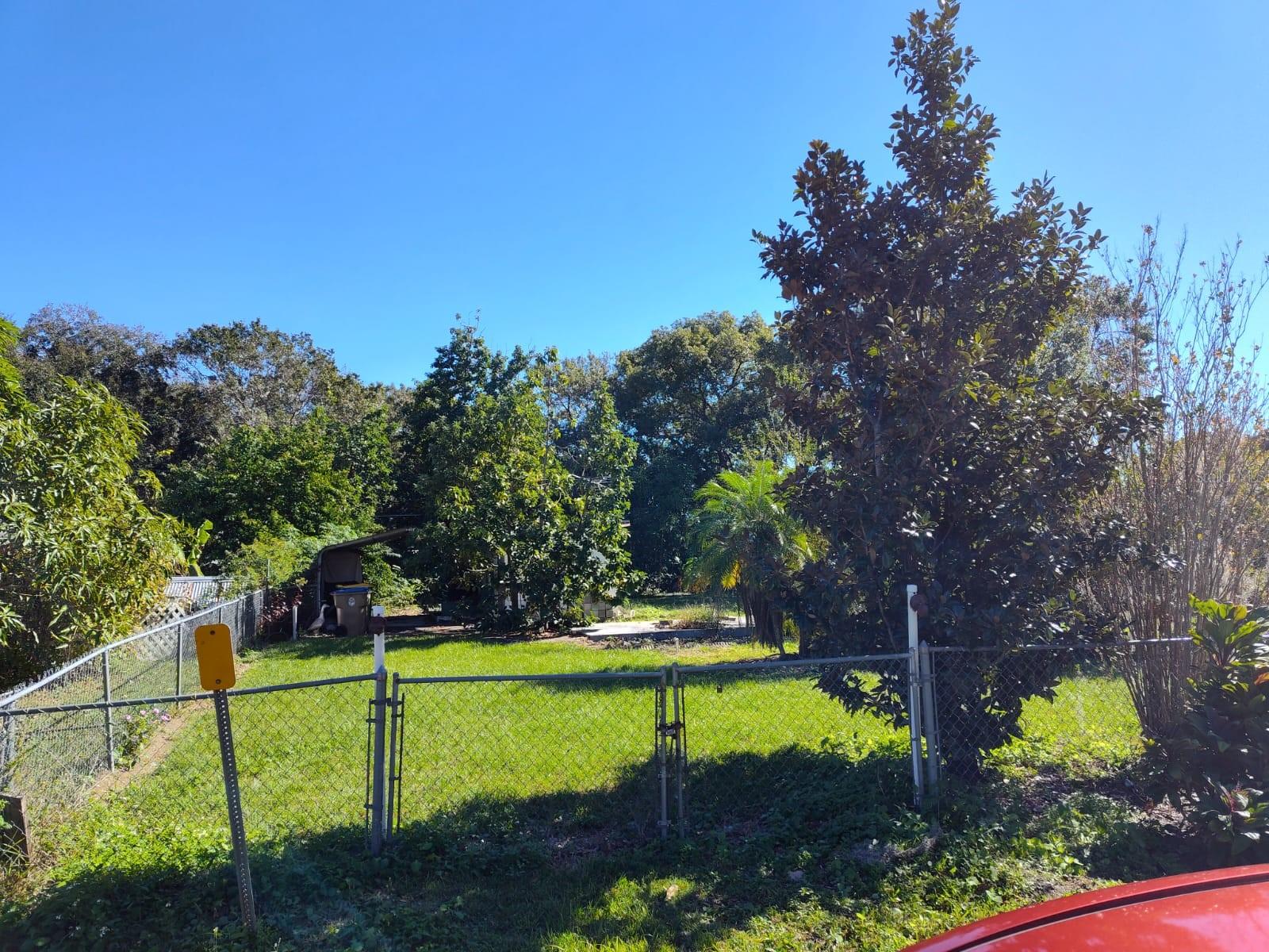 A beautiful quarter acre lot with all utilities, close to orange blossom trail. very close to attractions, schools, hospitals. right in the middle of the action. NO HOA!! Seller motivated to negotiate.