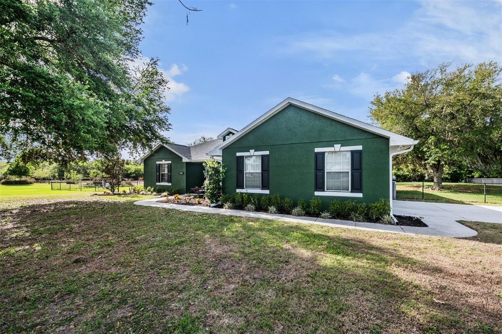 Photo of 3218 Bella Garden Lane, Plant City, FL 33566 (MLS # TB8492805)