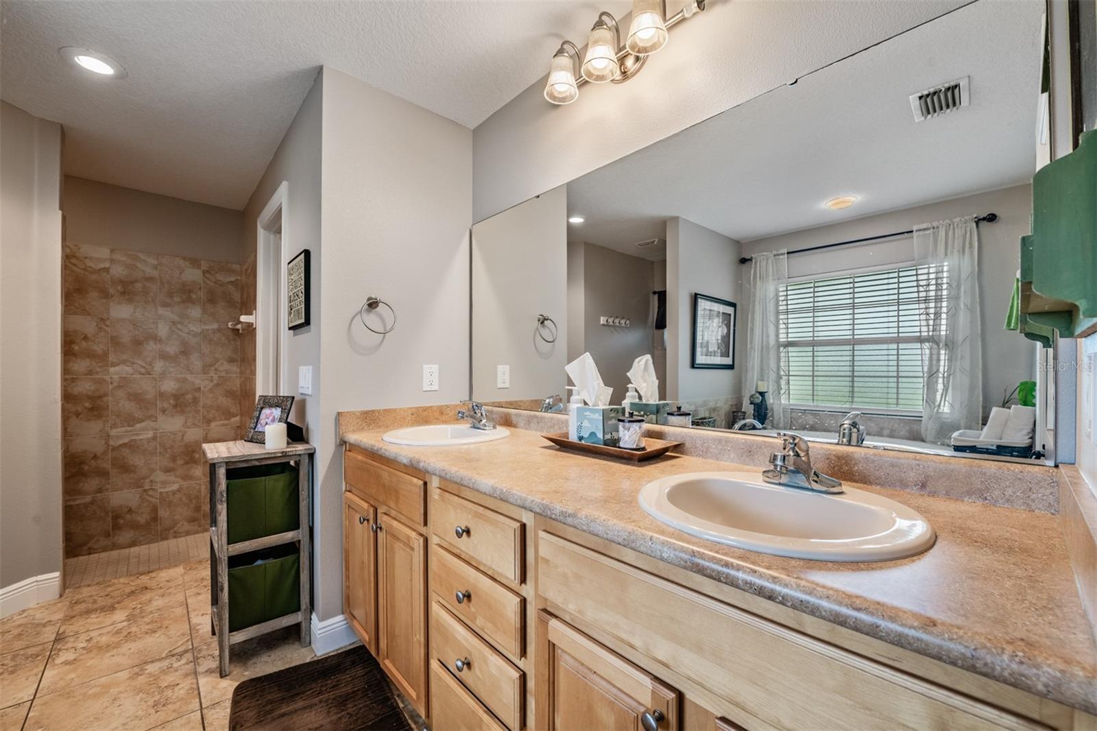 BELLA TERRACE - Residential