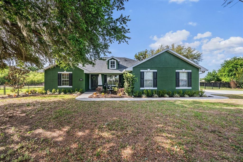 Photo of 3218 Bella Garden Lane, Plant City, FL 33566 (MLS # TB8492805)