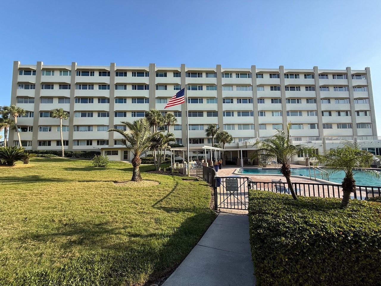 HARBOUR CLUB CONDO 2 - Residential