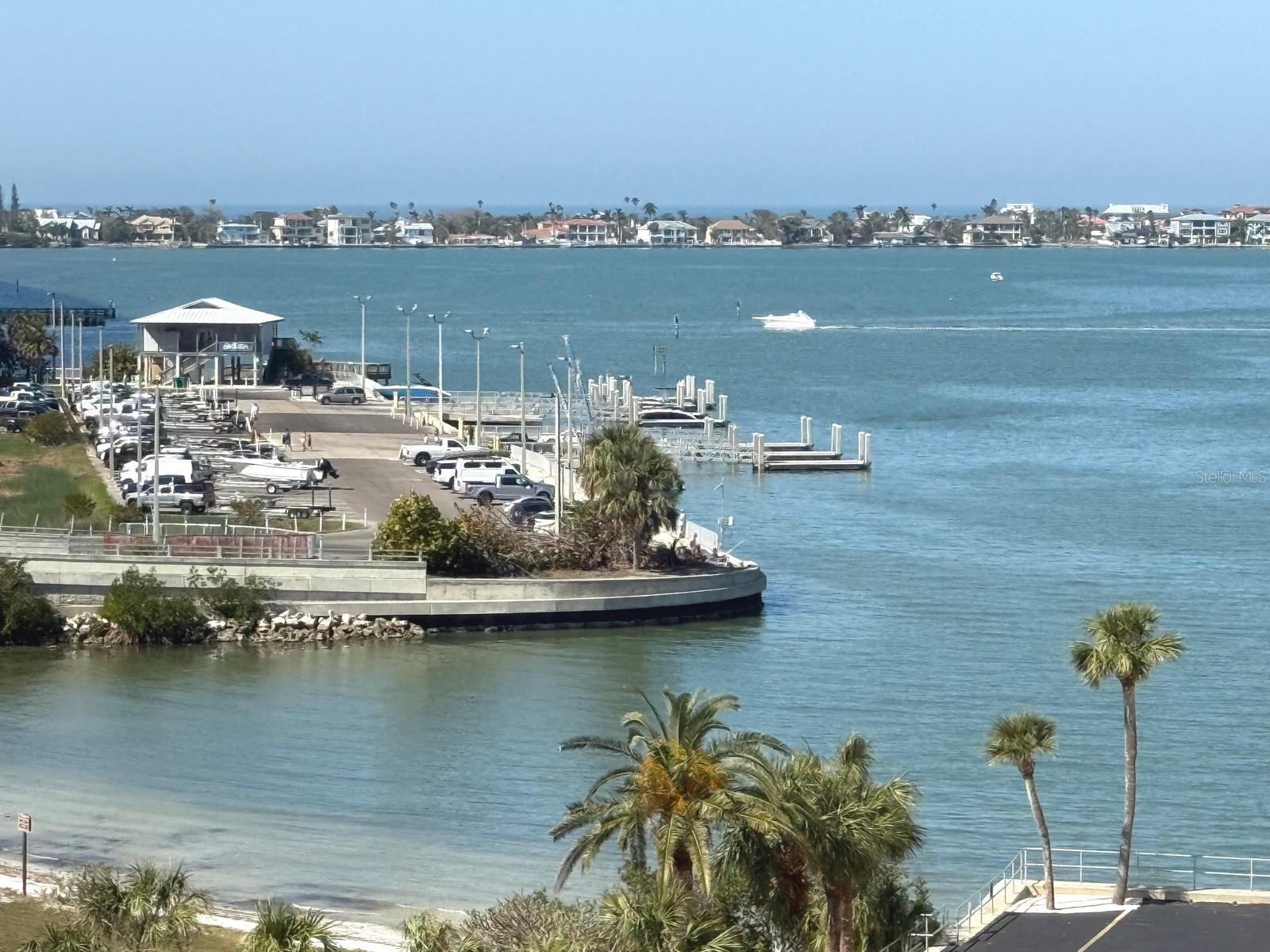 HARBOUR CLUB CONDO 2 - Residential