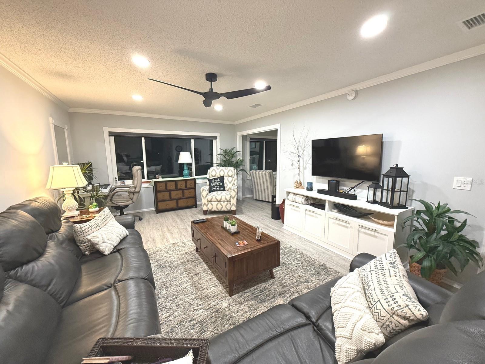 HARBOUR CLUB CONDO 2 - Residential