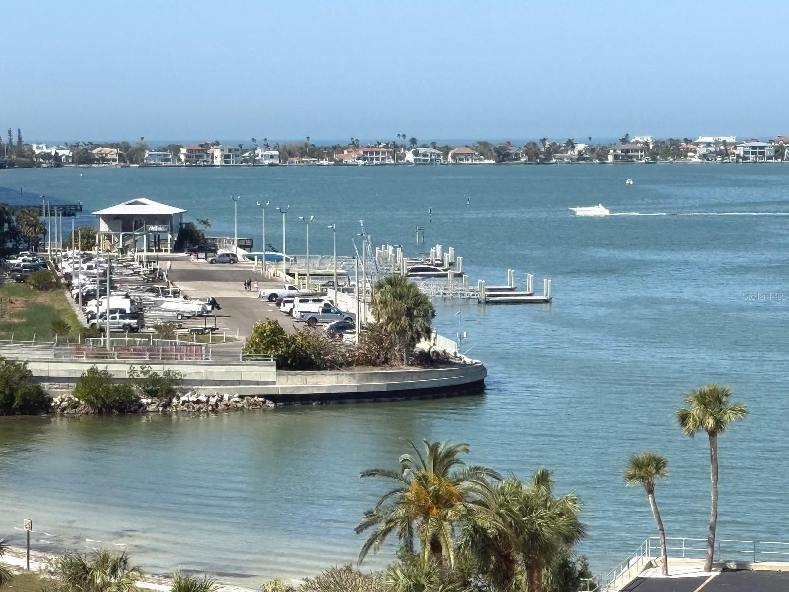 HARBOUR CLUB CONDO 2 - Residential