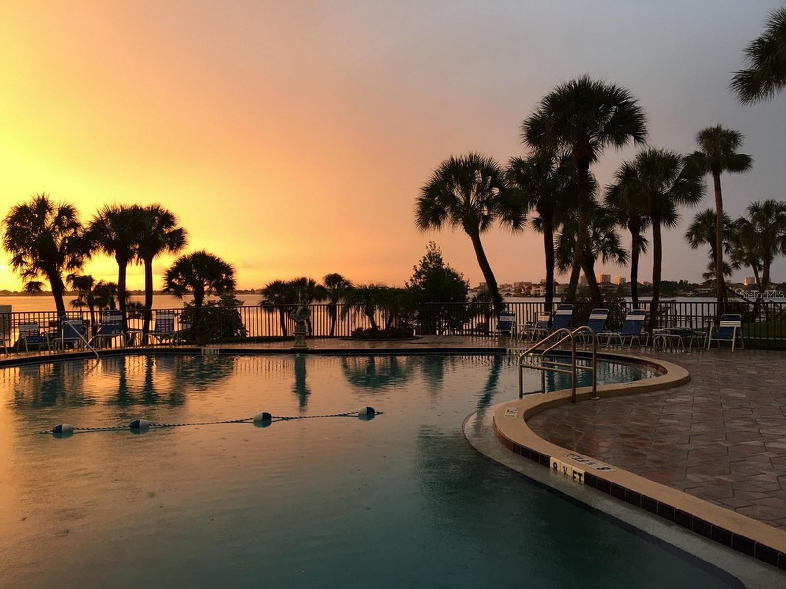 HARBOUR CLUB CONDO 2 - Residential