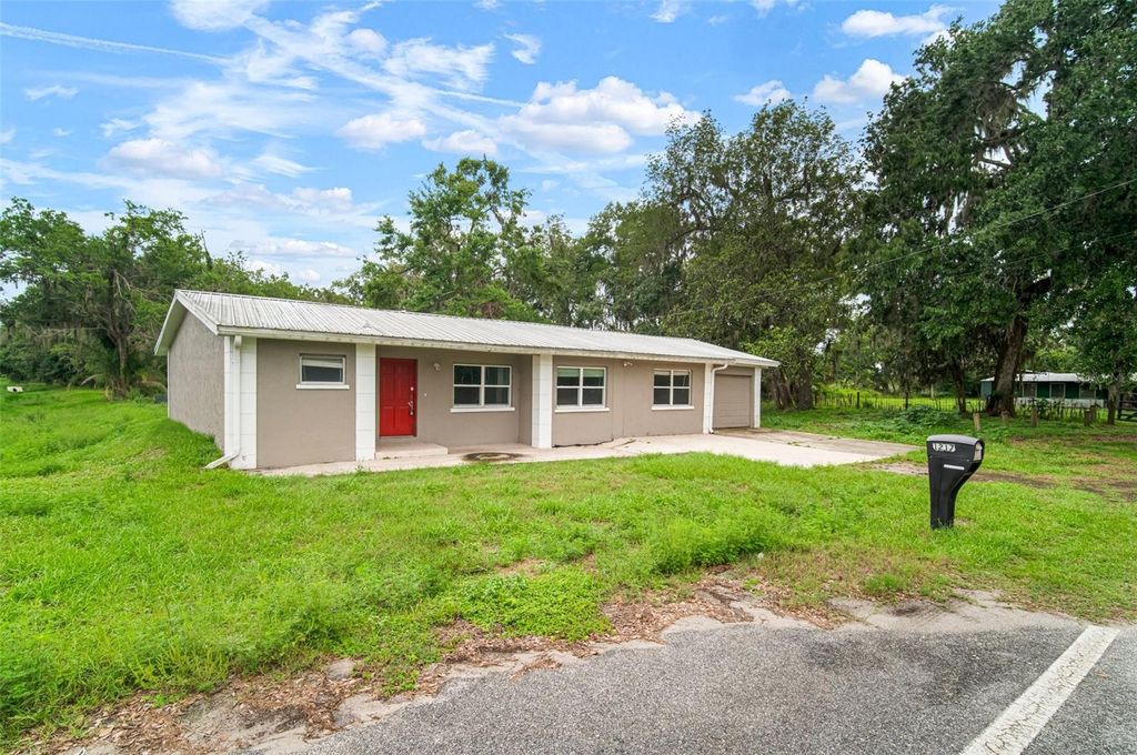 Photo of 1217 W Terrace Drive, Plant City, FL 33563 (MLS # TB8393926)