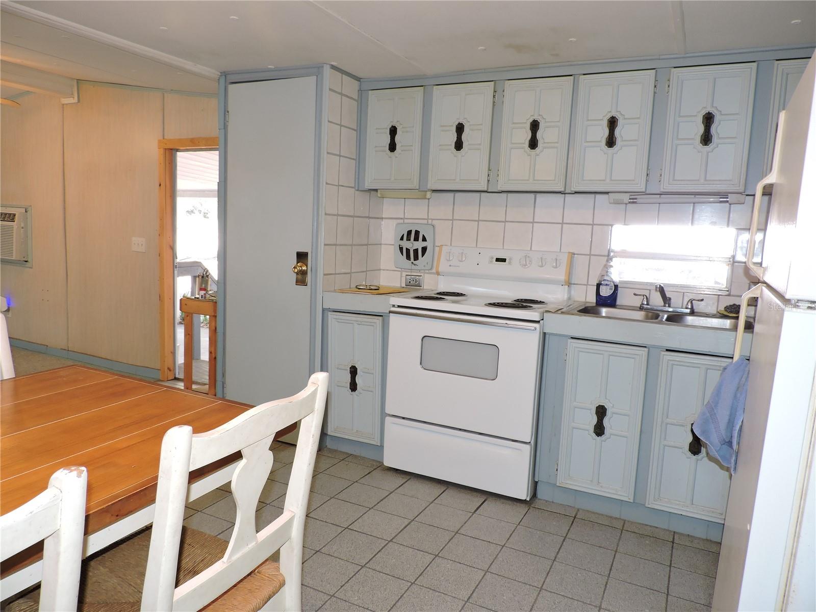 LAKE ROSALIE OAKS - Residential