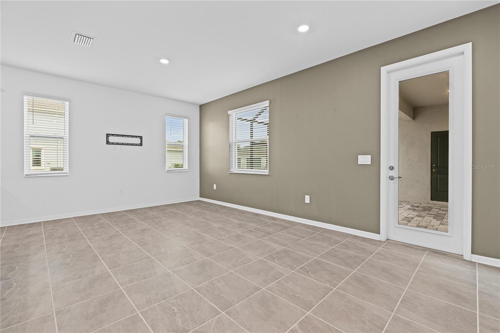 1778 SPREADER LANE