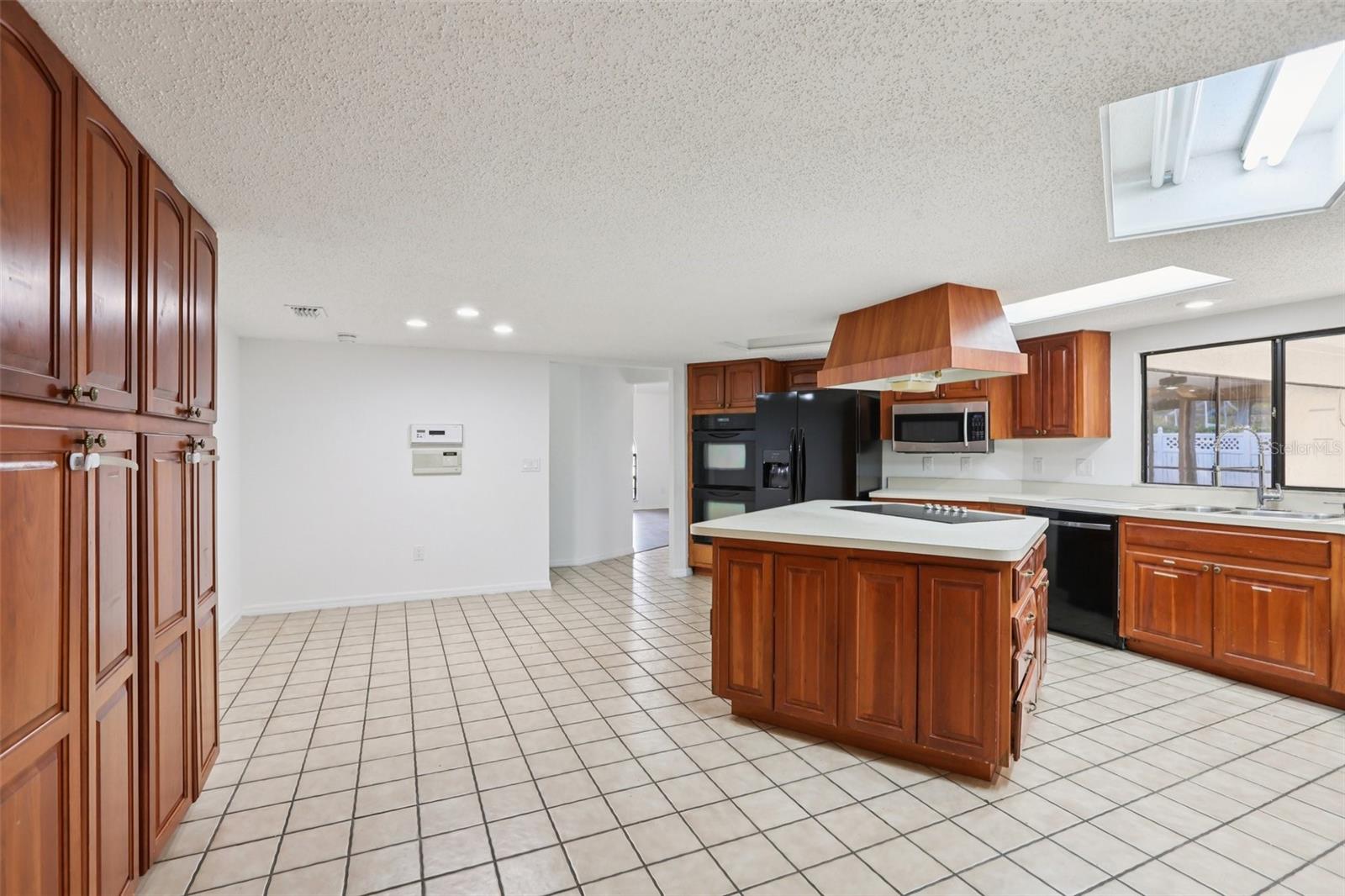 THE MANORS AT CRYSTAL LAKES - Residential