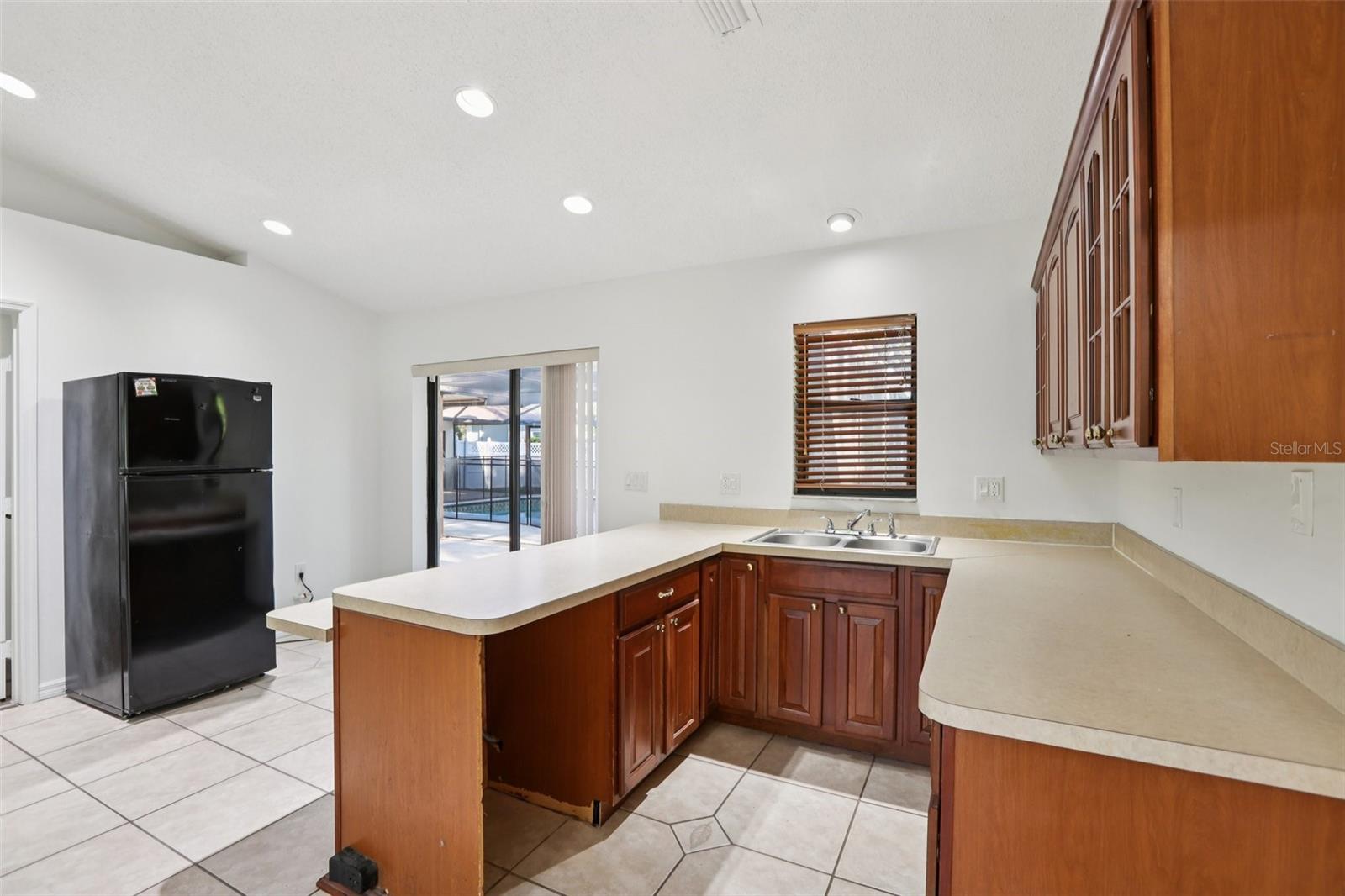 THE MANORS AT CRYSTAL LAKES - Residential