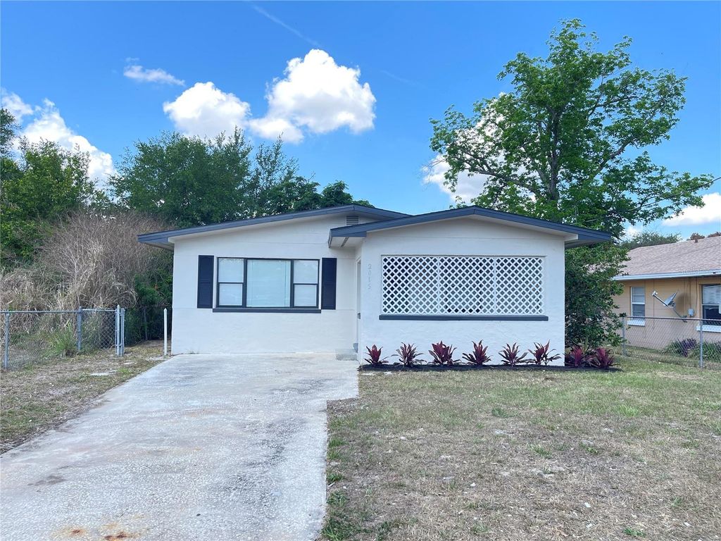 Photo of 2015 6th Street NE, Winter Haven, FL 33881 (MLS # O6403905)