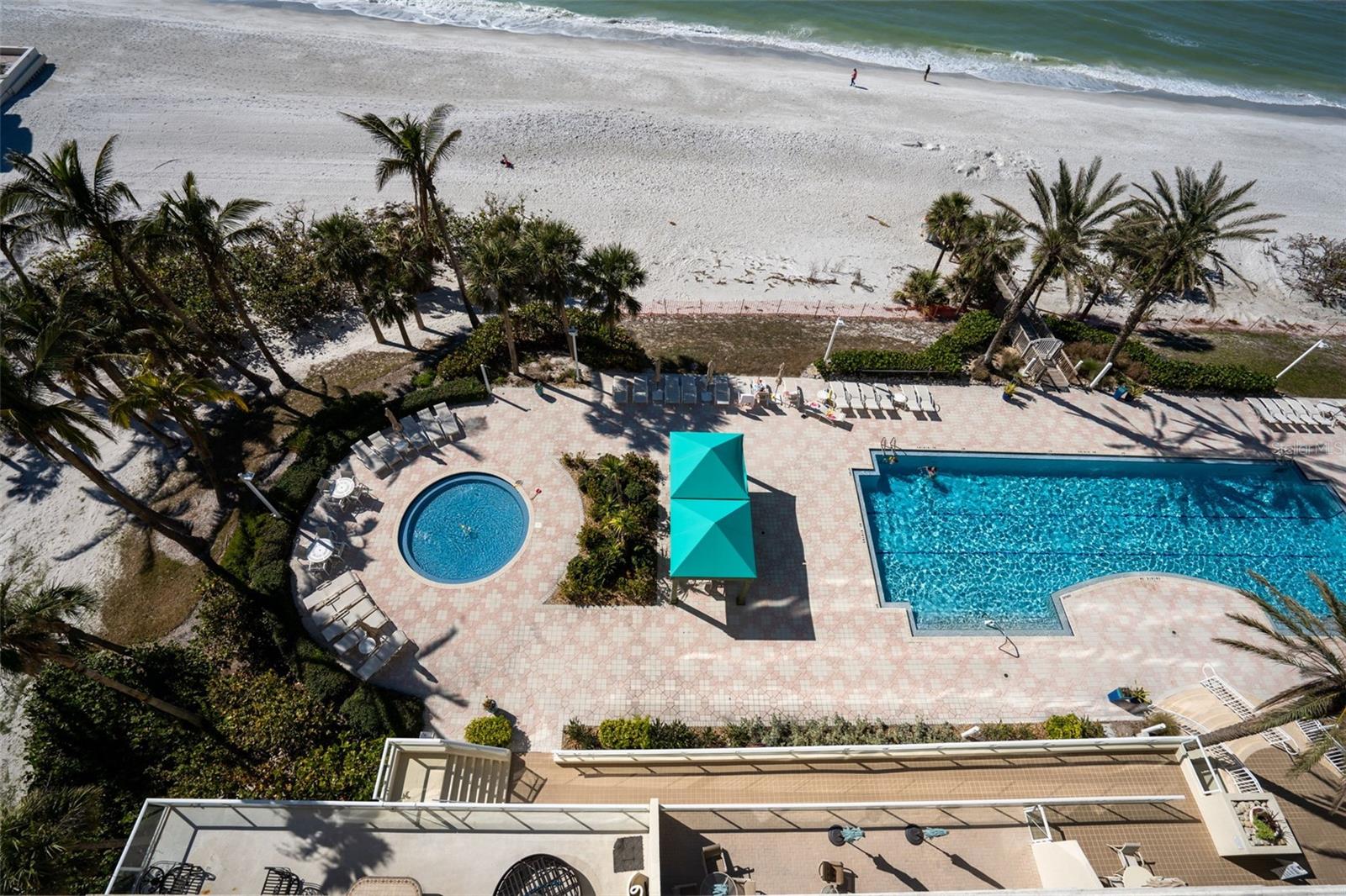 L ELEGANCE ON LIDO BEACH - Residential