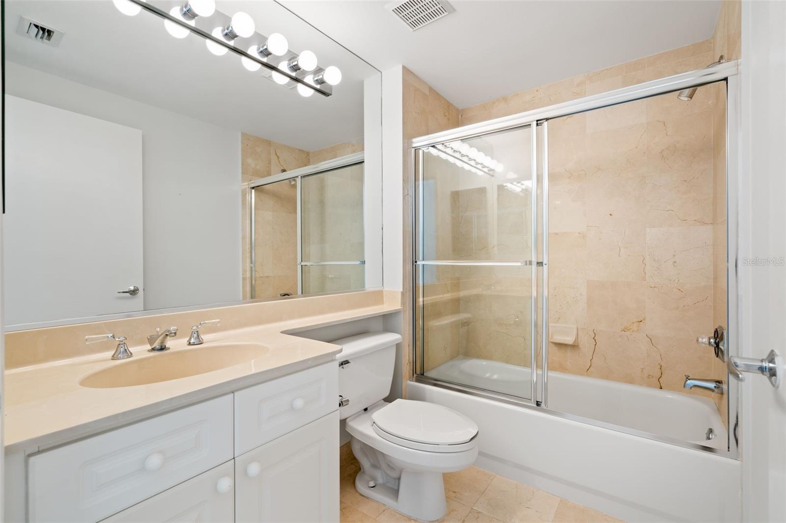 L ELEGANCE ON LIDO BEACH - Residential