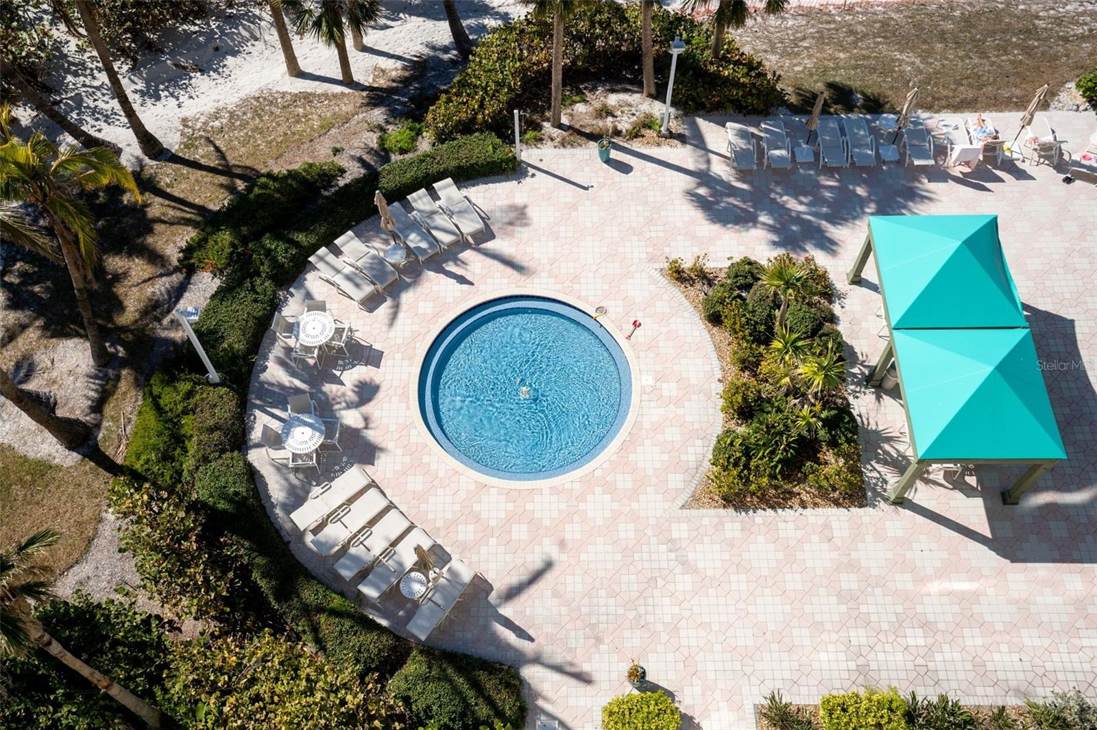 L ELEGANCE ON LIDO BEACH - Residential