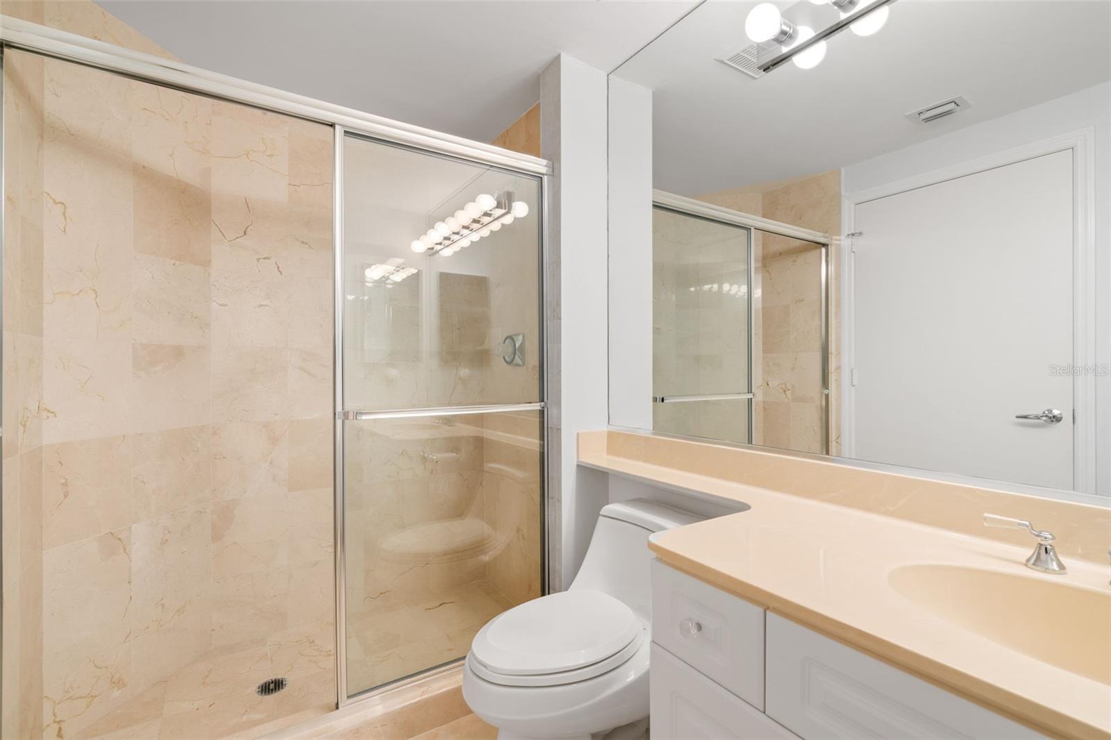 L ELEGANCE ON LIDO BEACH - Residential