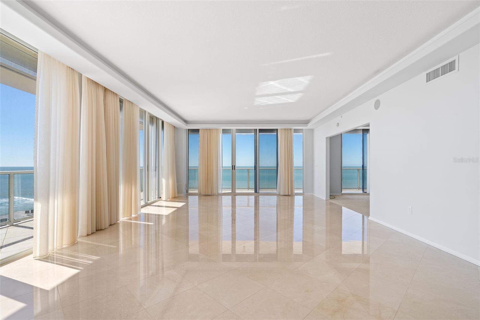 L ELEGANCE ON LIDO BEACH - Residential