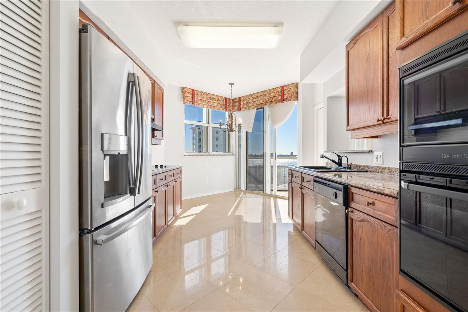 L ELEGANCE ON LIDO BEACH - Residential