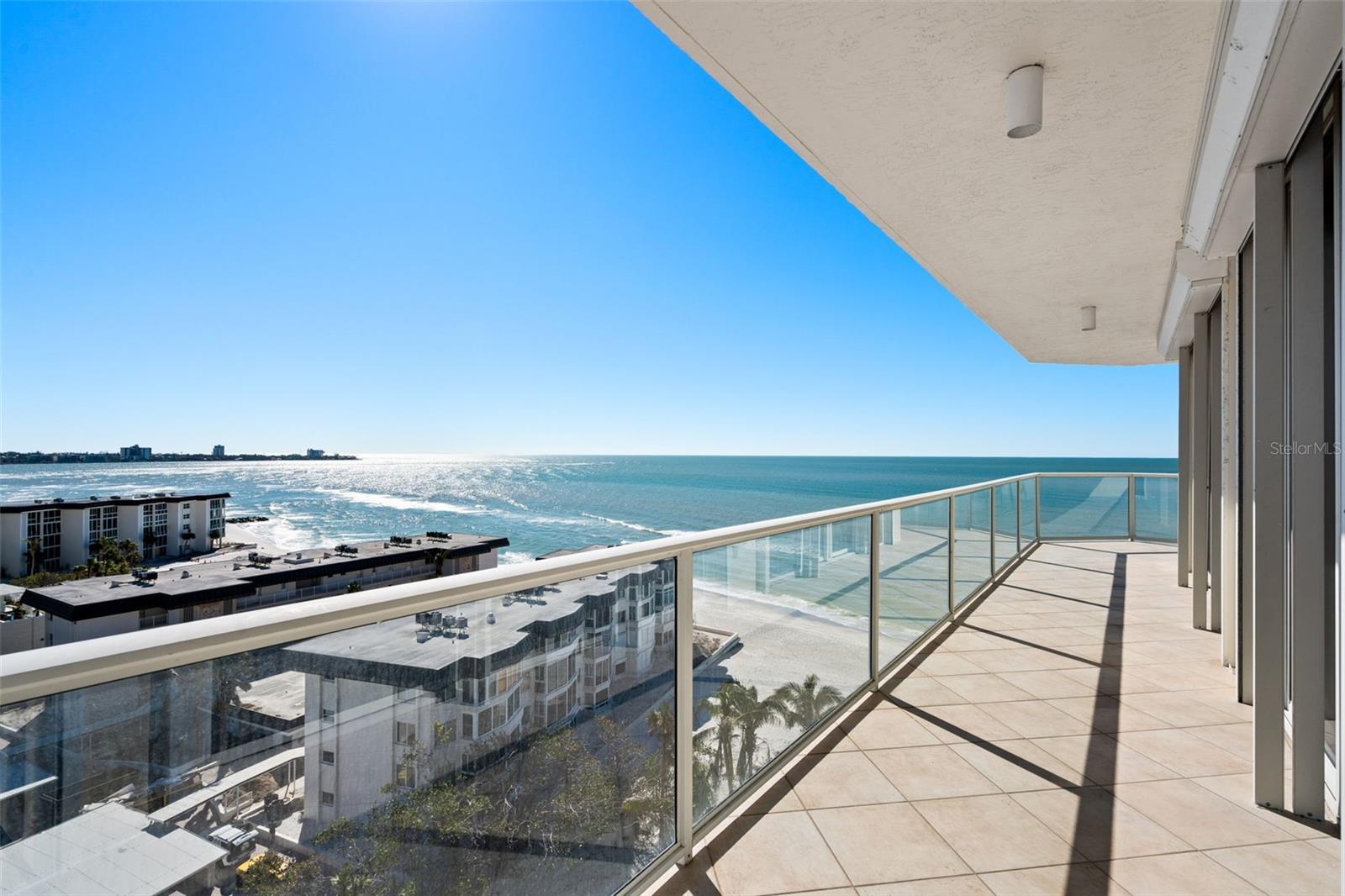 L ELEGANCE ON LIDO BEACH - Residential