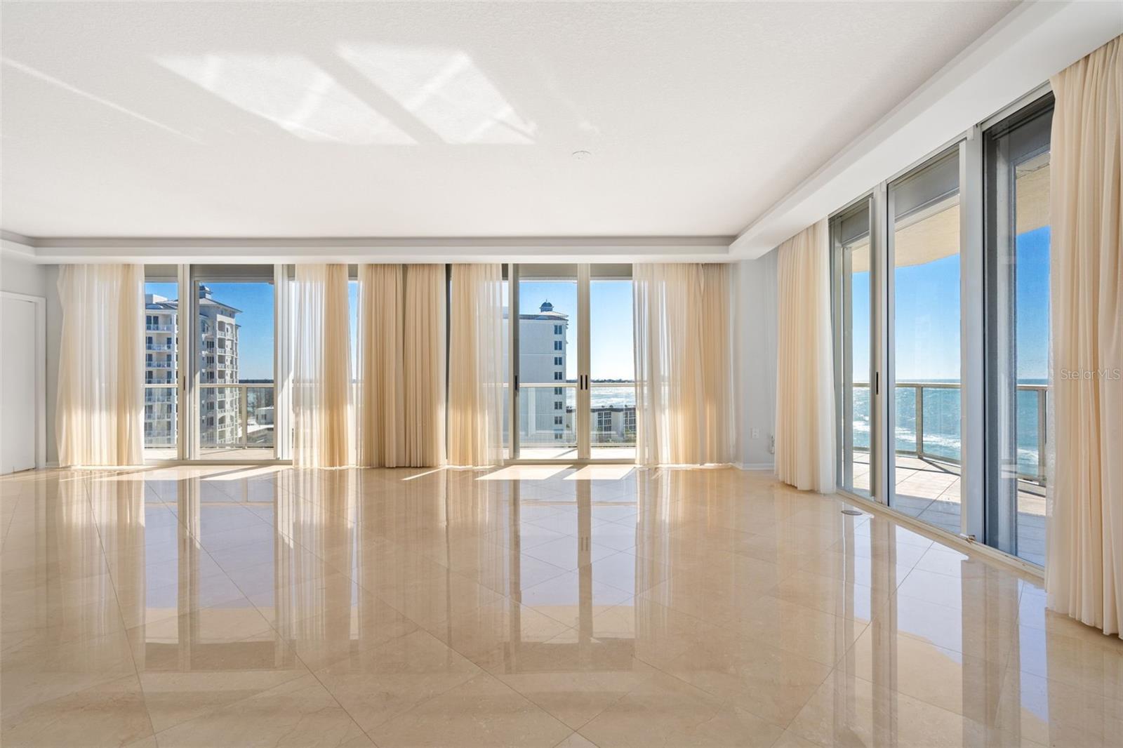 L ELEGANCE ON LIDO BEACH - Residential