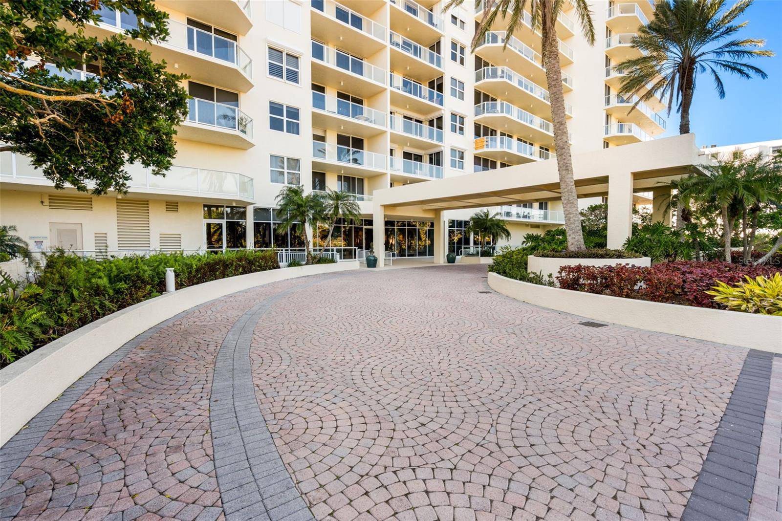 L ELEGANCE ON LIDO BEACH - Residential