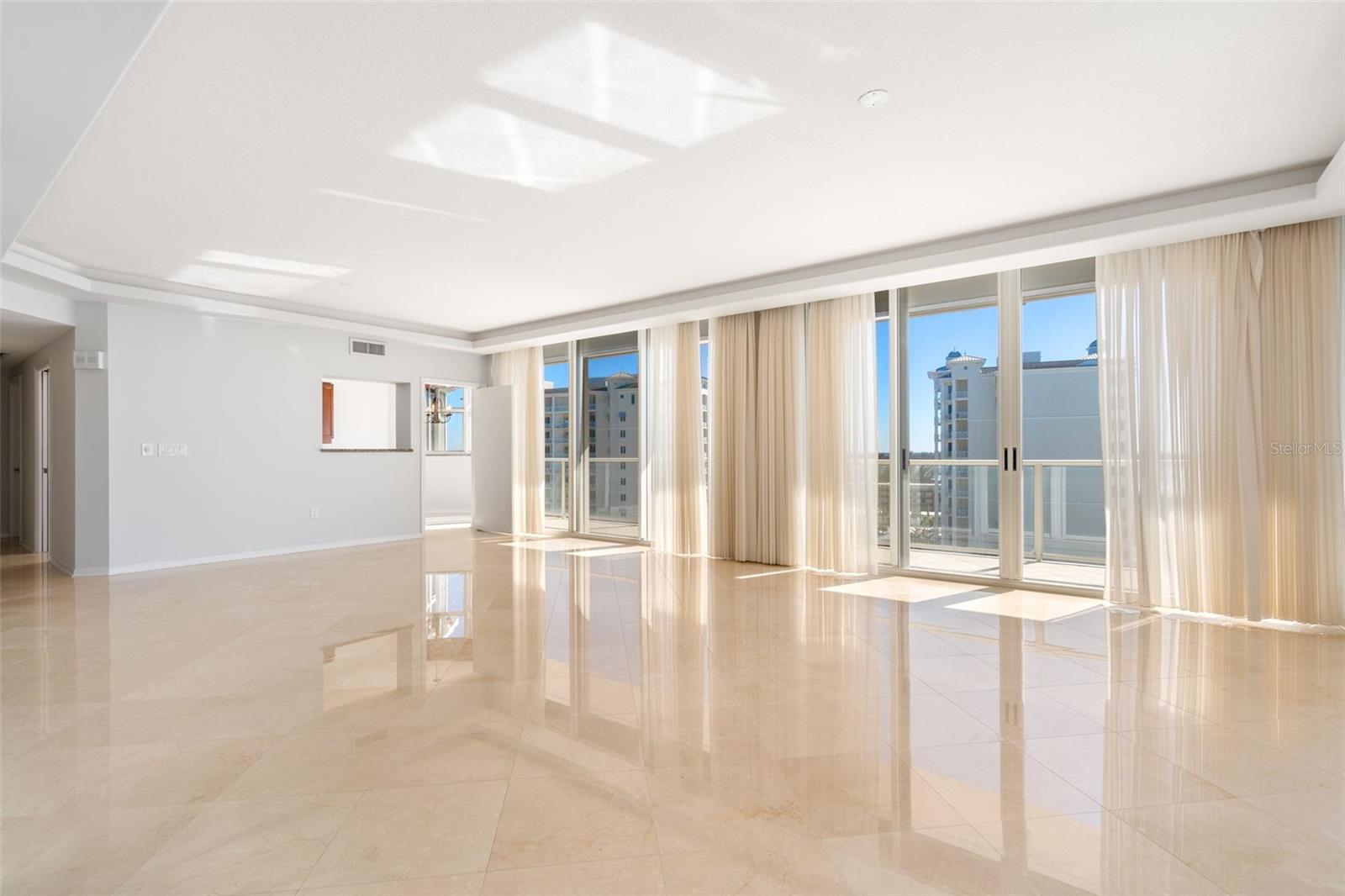 L ELEGANCE ON LIDO BEACH - Residential