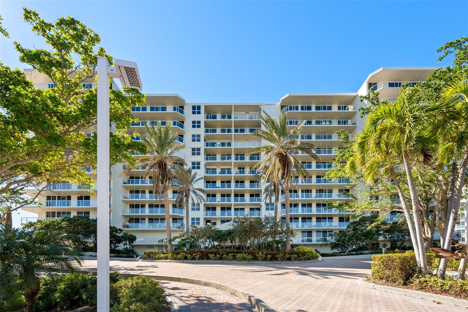 L ELEGANCE ON LIDO BEACH - Residential