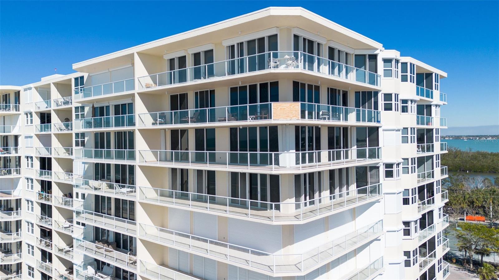 L ELEGANCE ON LIDO BEACH - Residential