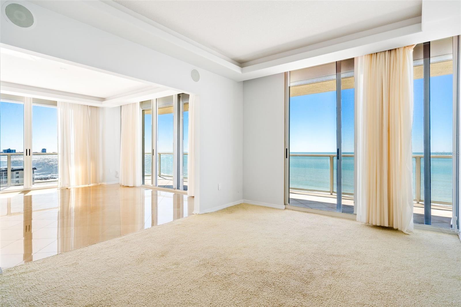 L ELEGANCE ON LIDO BEACH - Residential