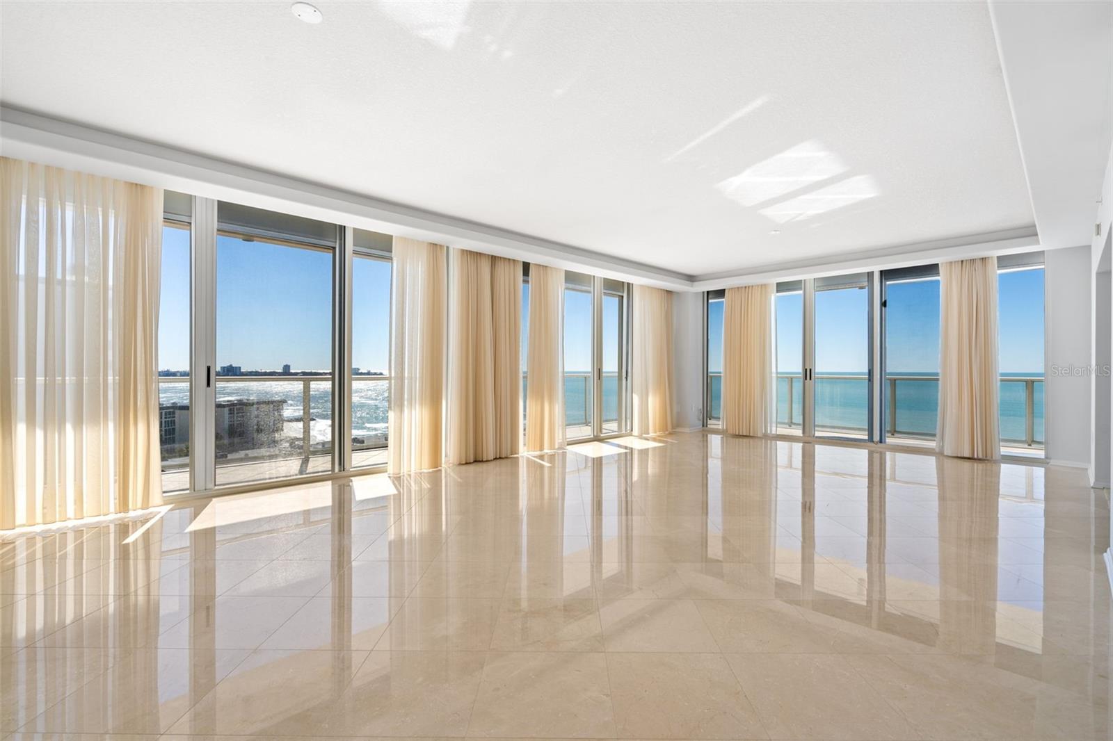 L ELEGANCE ON LIDO BEACH - Residential