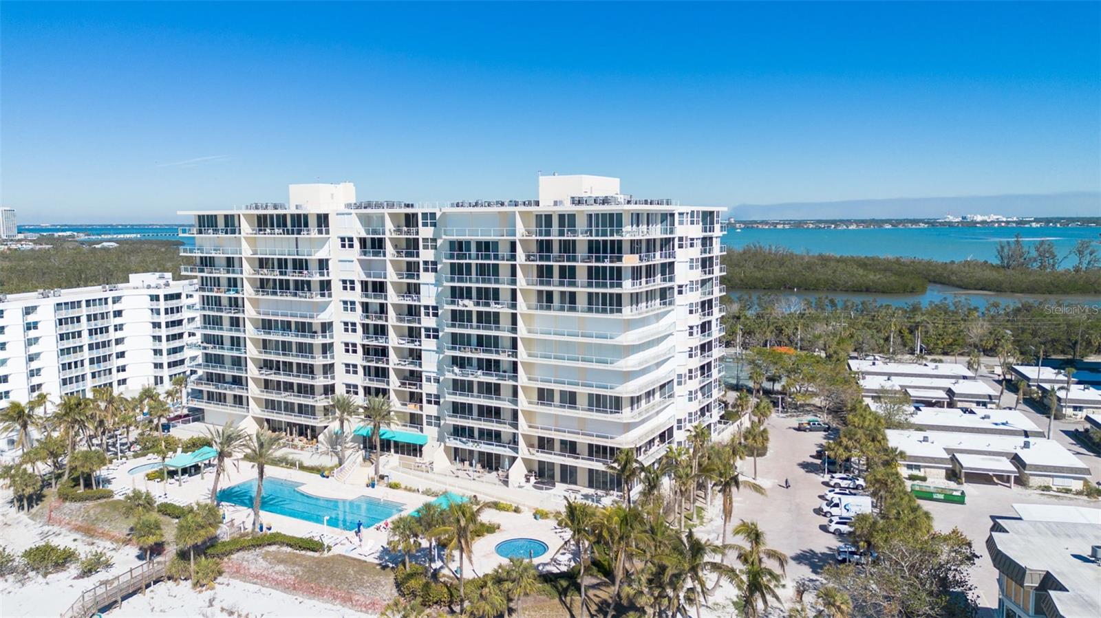 L ELEGANCE ON LIDO BEACH - Residential