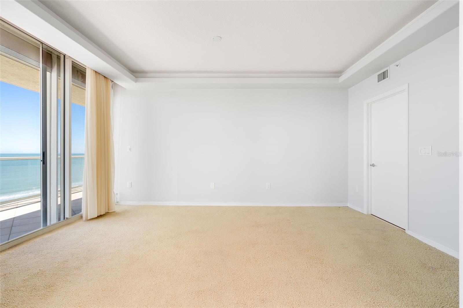 L ELEGANCE ON LIDO BEACH - Residential