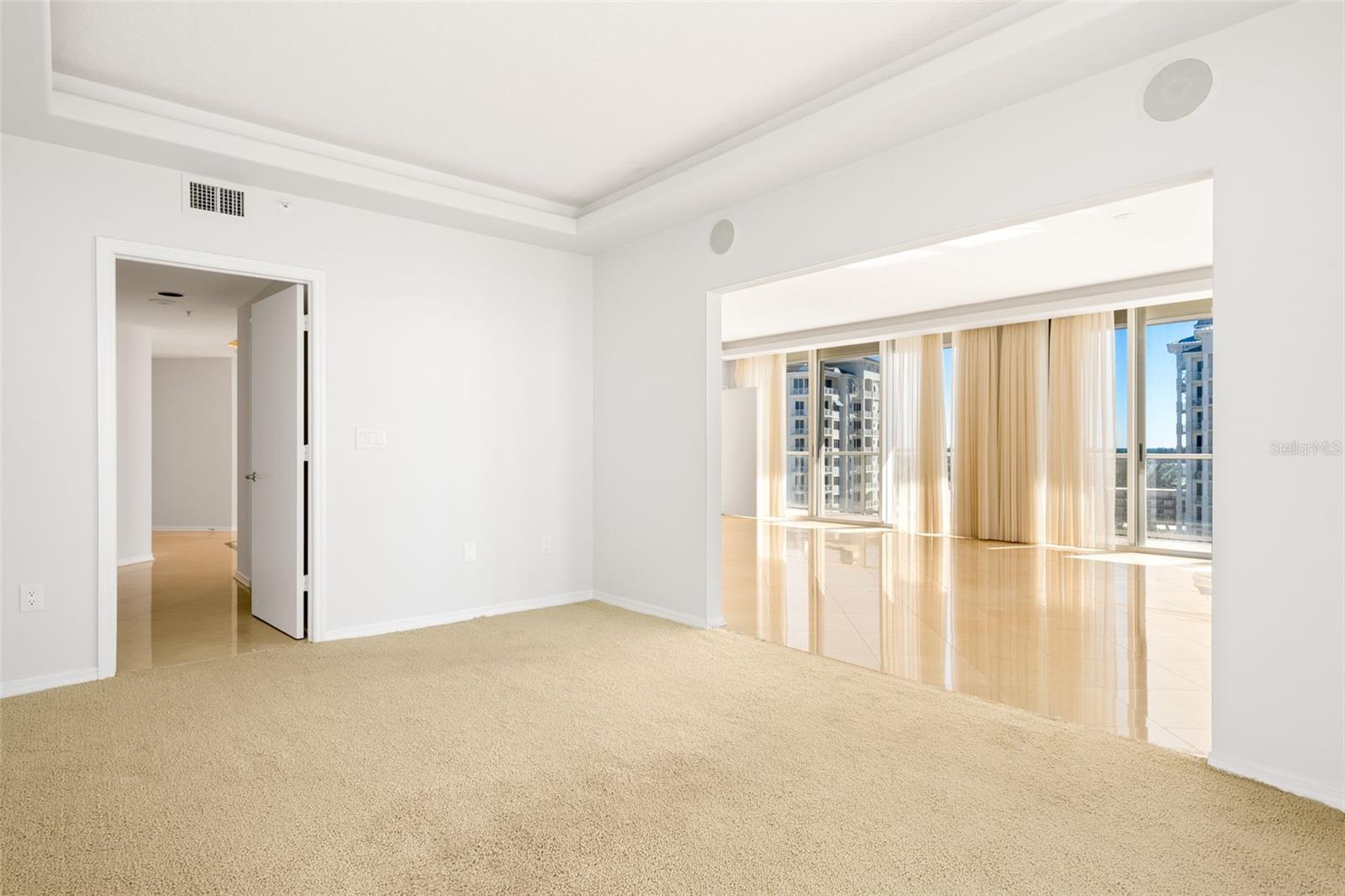 L ELEGANCE ON LIDO BEACH - Residential