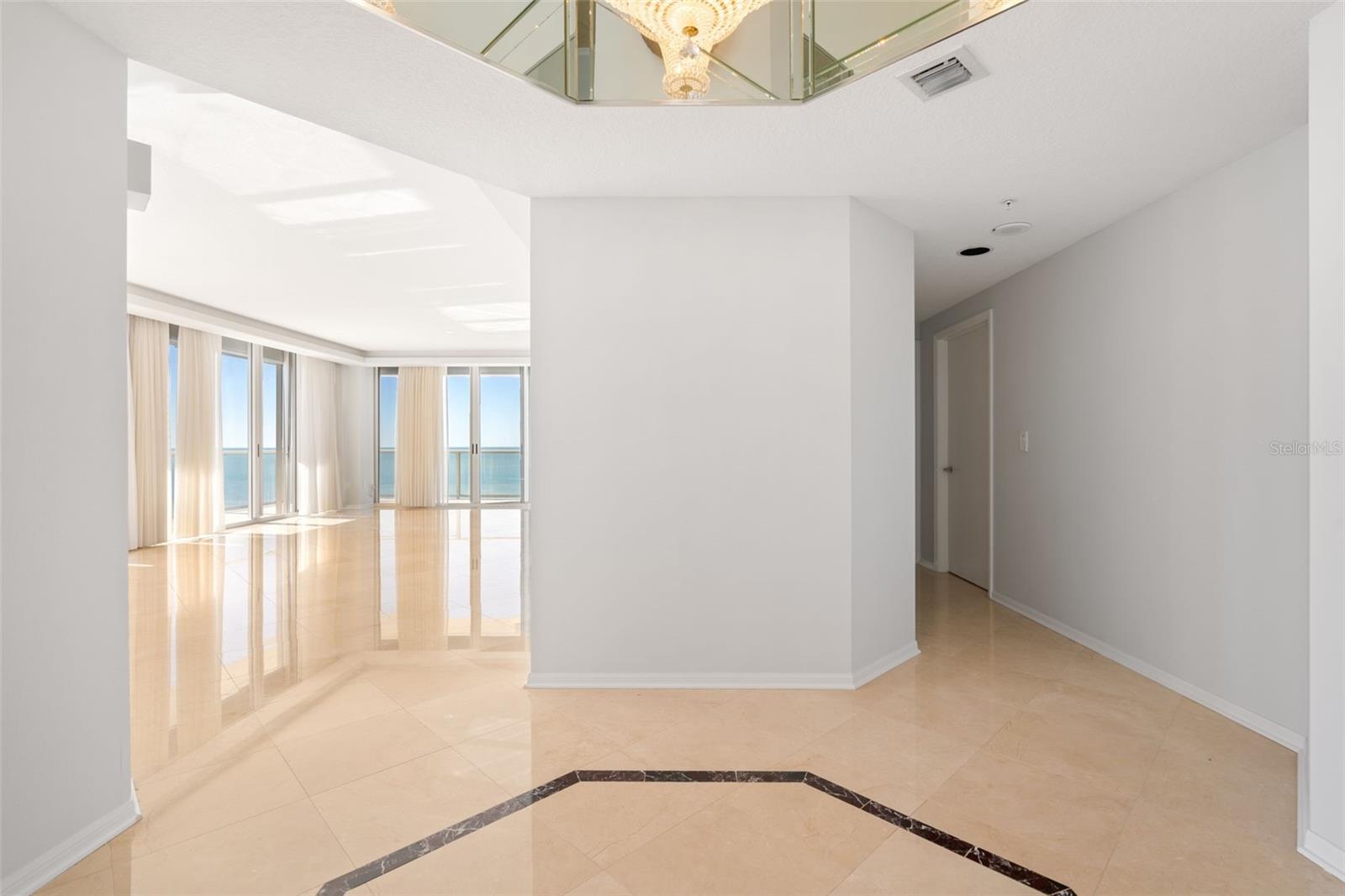 L ELEGANCE ON LIDO BEACH - Residential