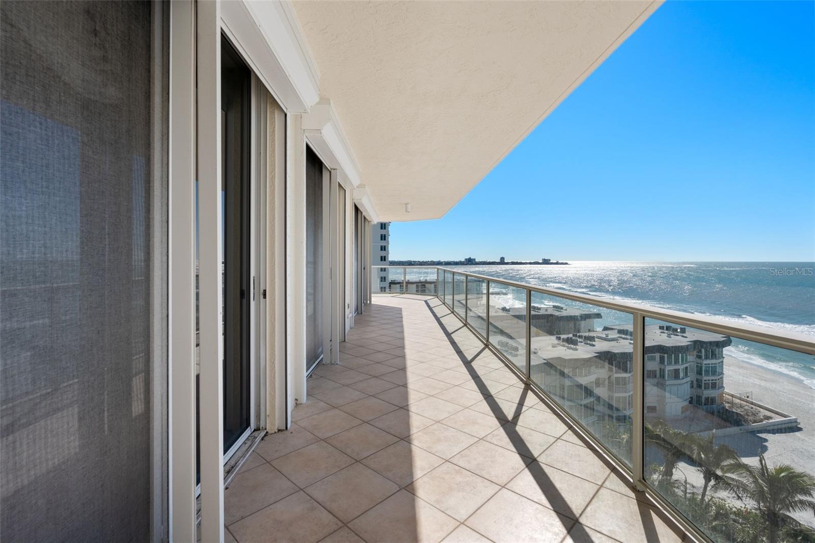 L ELEGANCE ON LIDO BEACH - Residential