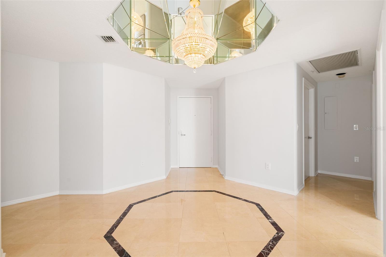 L ELEGANCE ON LIDO BEACH - Residential