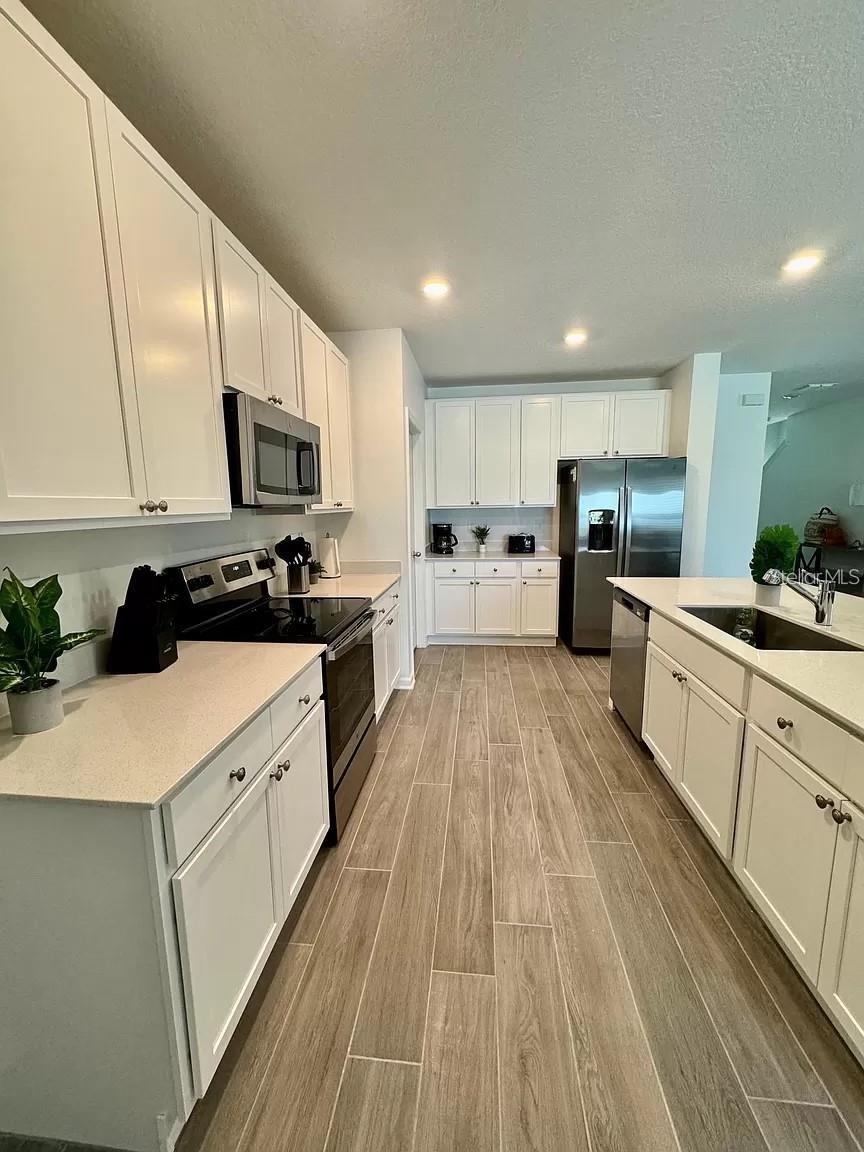 RANCHES/LK MCLEOD I - Residential Lease