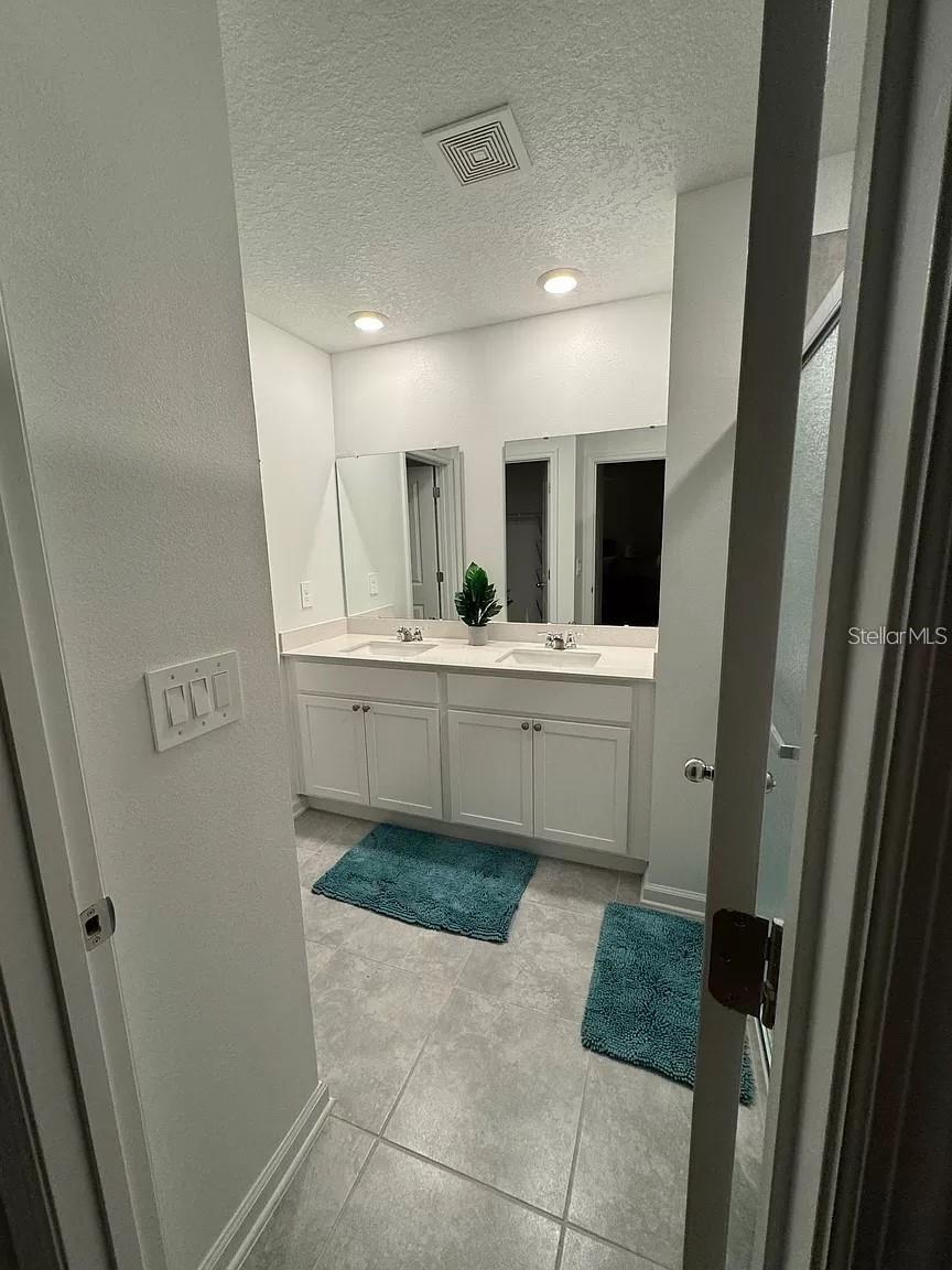 RANCHES/LK MCLEOD I - Residential Lease