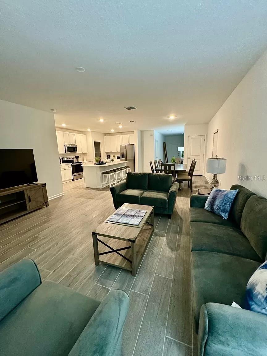 RANCHES/LK MCLEOD I - Residential Lease