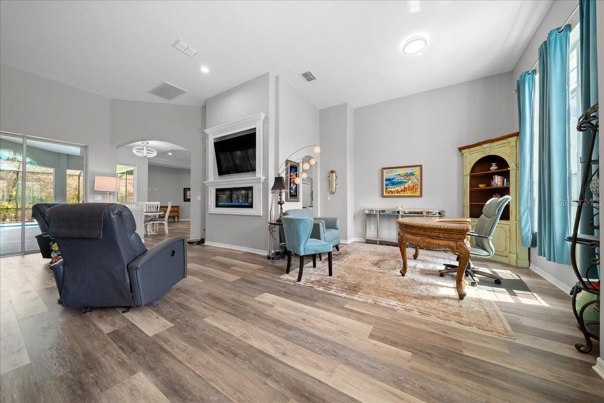 CRYSTAL MANOR UNIT 02 - Residential