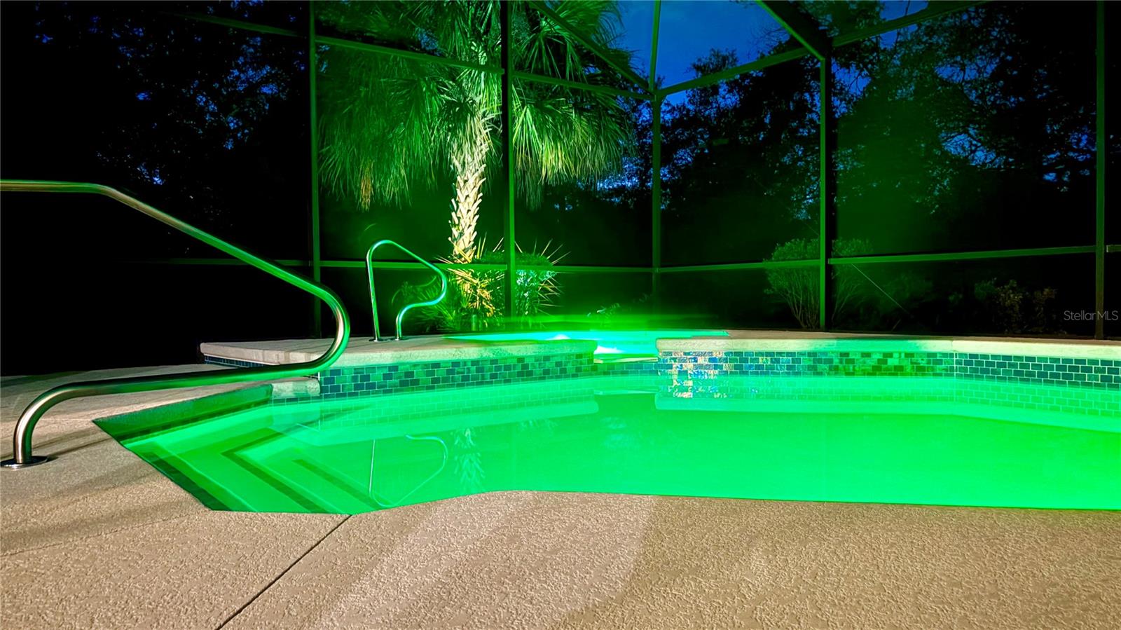 CRYSTAL MANOR UNIT 02 - Residential