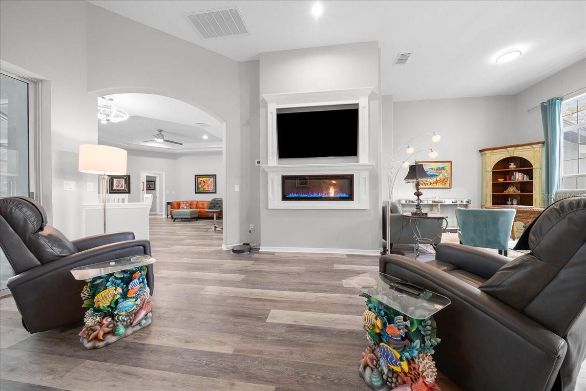 CRYSTAL MANOR UNIT 02 - Residential