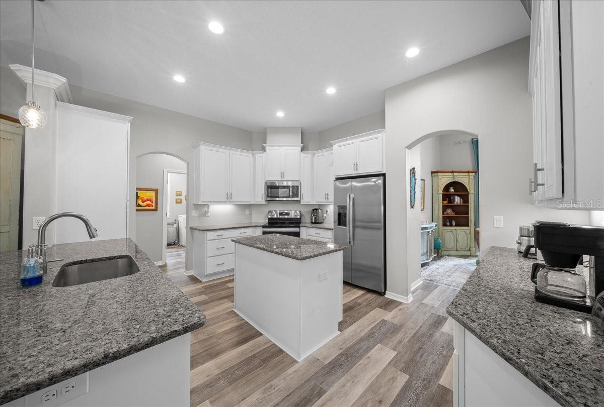 CRYSTAL MANOR UNIT 02 - Residential