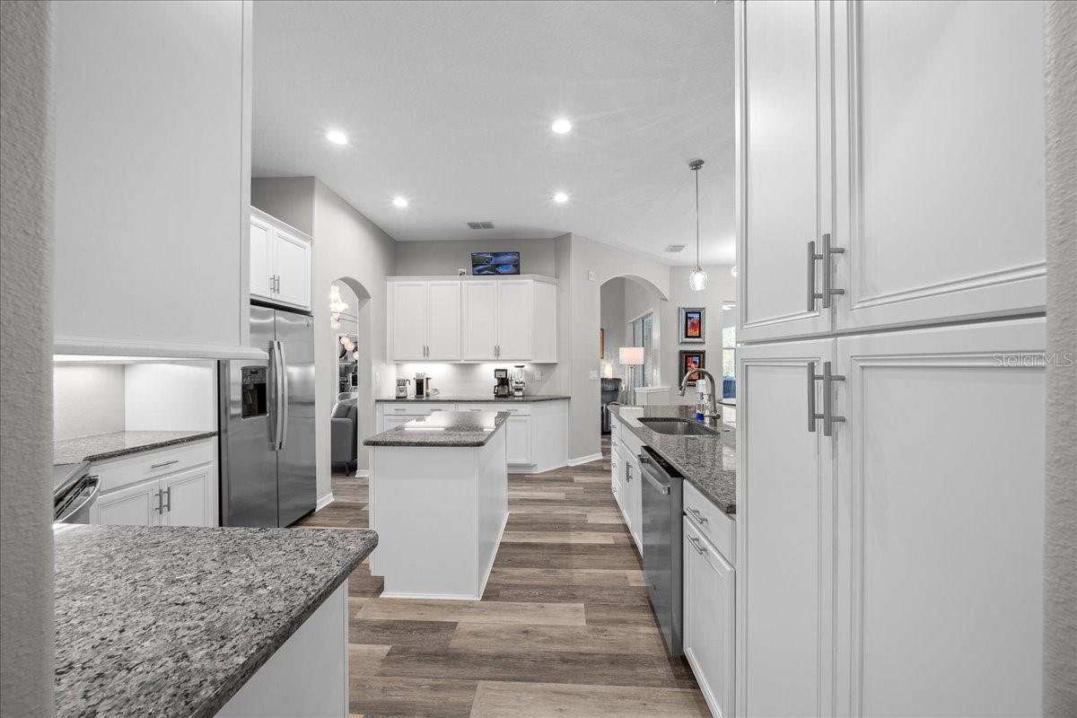 CRYSTAL MANOR UNIT 02 - Residential