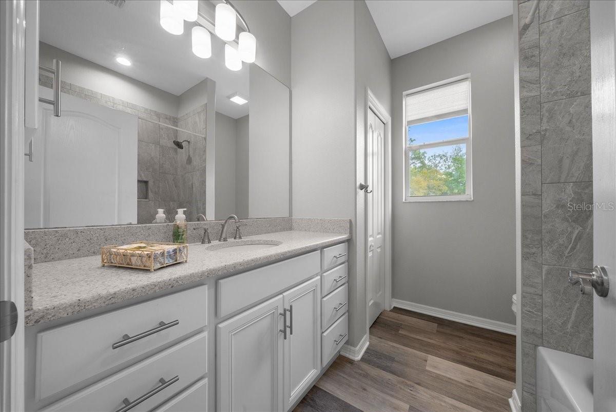 CRYSTAL MANOR UNIT 02 - Residential