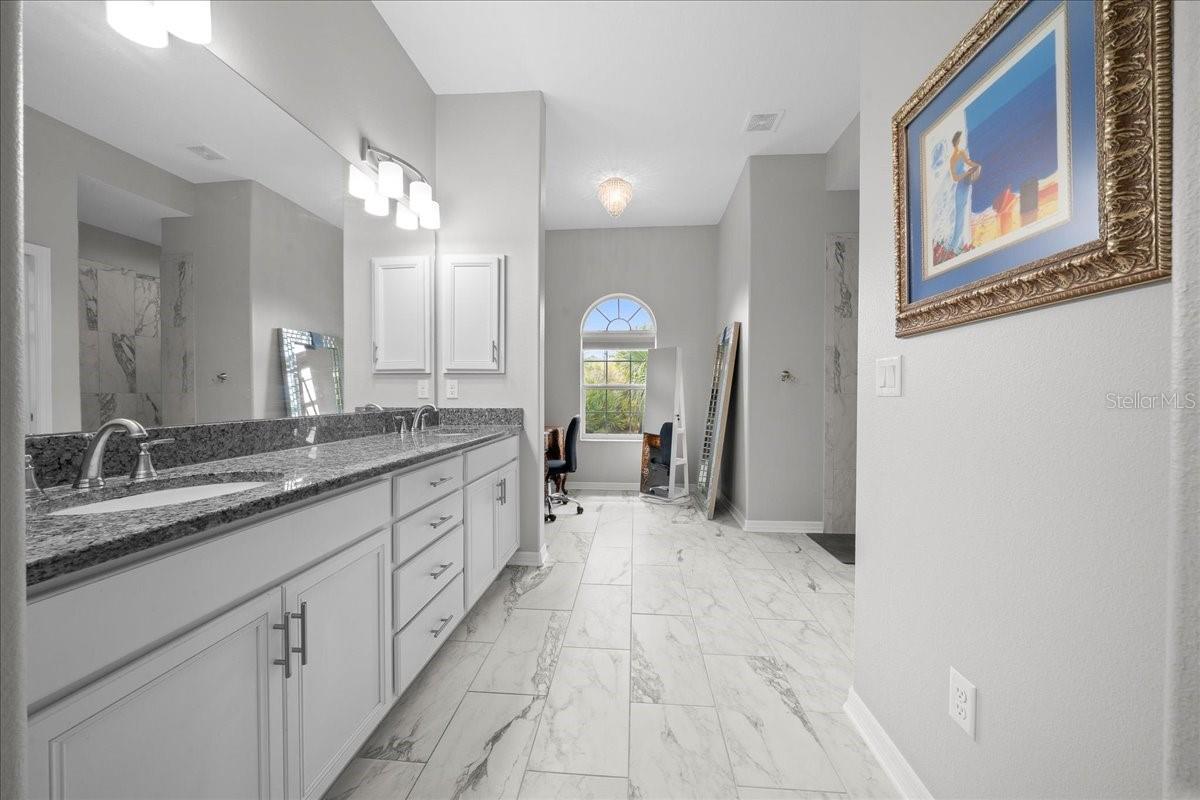 CRYSTAL MANOR UNIT 02 - Residential