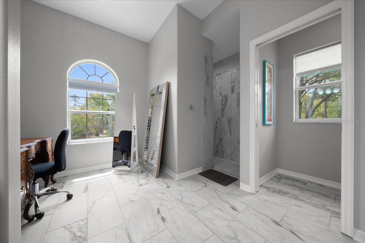 CRYSTAL MANOR UNIT 02 - Residential